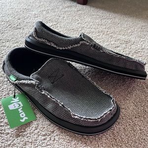 NWT Men’s Sanuk Loafers - size 8